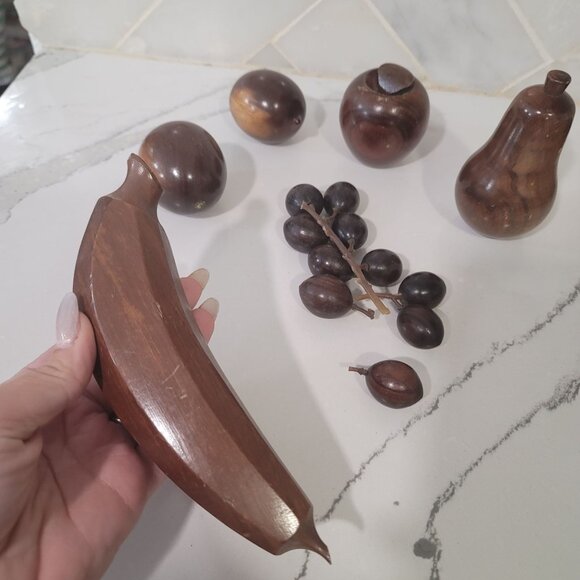Vintage Hand-Carved Wooden Fruit Set - Banana Grapes Pear Apple - Picture 12 of 13